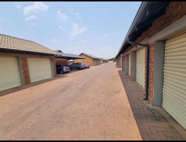 2 BEDROOM TOWNHOUSE FOR SALE IN MONAVONI